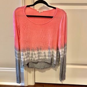 Long sleeve tie-dyed cropped long sleeve tee.